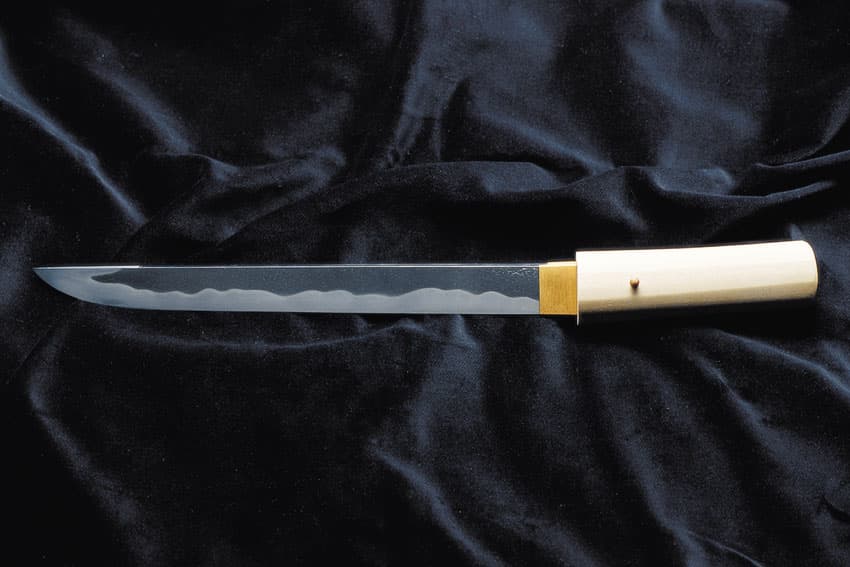 刀匠・二十五代藤原兼房作 短刀8寸5分（白鞘拵） Swordsmith・ 25th