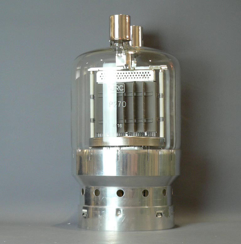 P256 JRC 送信用空冷5極管 | 4極管と5極管 | 第6展示室 | UEC