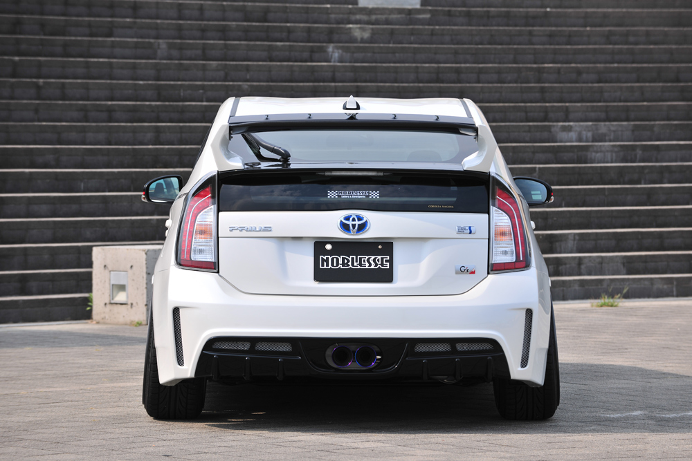 ノブレッセ 30プリウス センターマフラー