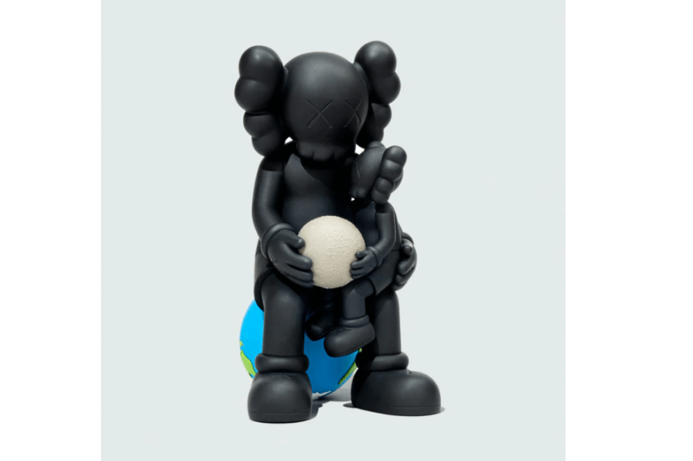 KAWS Holiday Thailand（Black）フィギュア販売中！ ー NOISEKING