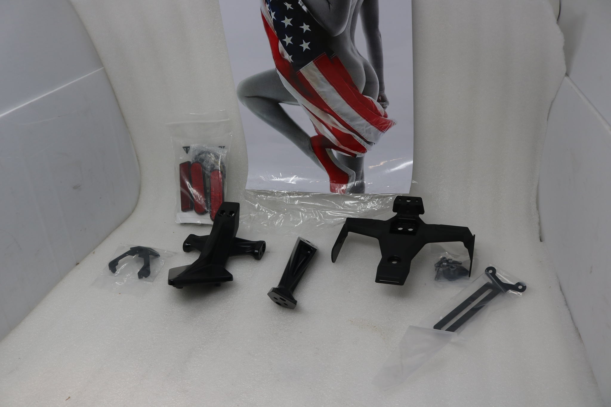 NEW OEM TRIUMPH LICENSE PLATE HOLDER KIT A9708391 DAYTONA 675