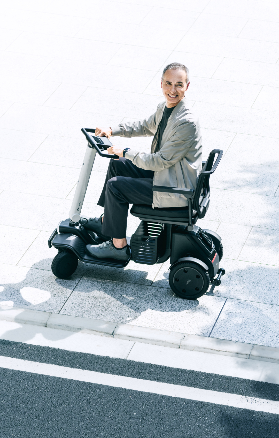 近距離モビリティ「WHILL」販売中 | 奈良トヨタ【公式サイト】