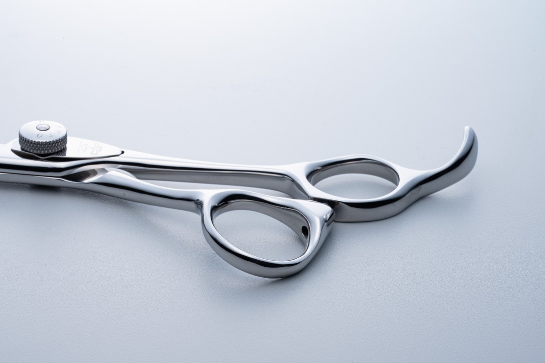 新商品「五梳きヘネシースリークB16」発売 | 新商品情報 | 美容鋏