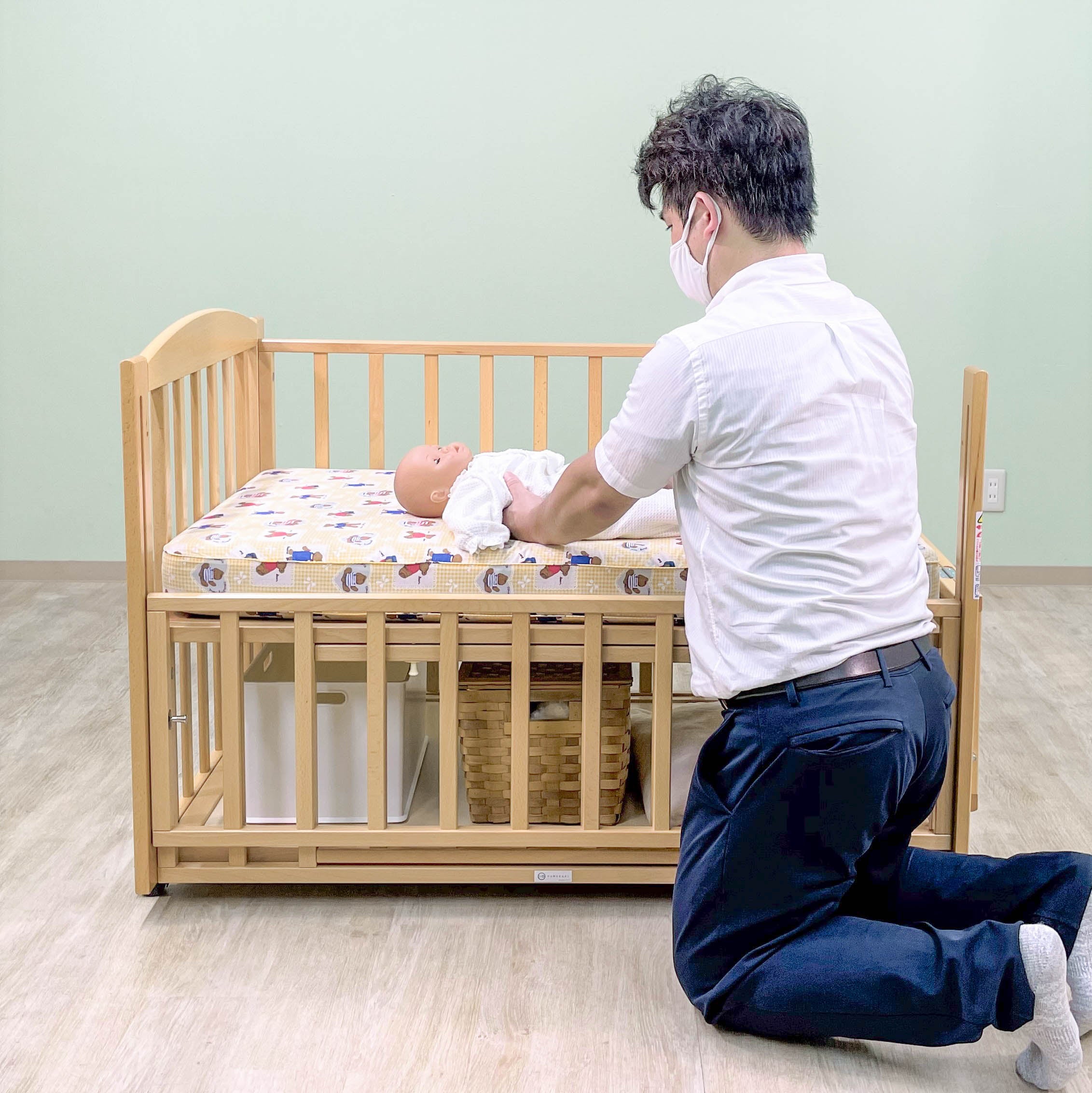 極美品！コンビ トモネル ベビーベッド 極美品コンビ すくすや