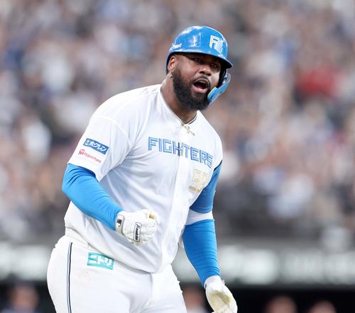 日本ハム】本塁打、打点2冠のレイエスが“魚雷バット”で25年CS安打1号