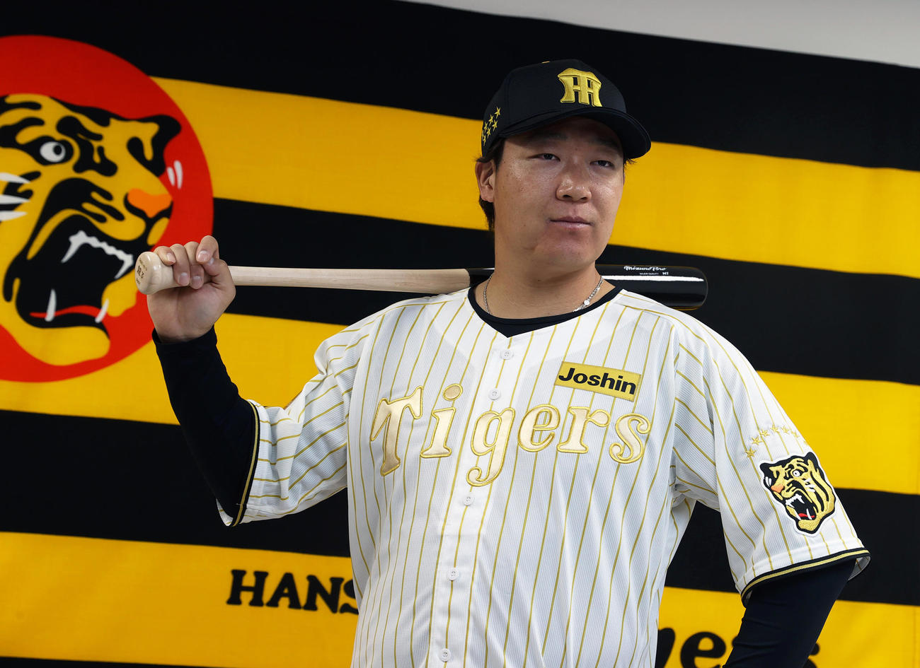 阪神】黄金ピカピカのチャンピオンユニ発表 大山悠輔「権利を勝ち取っ