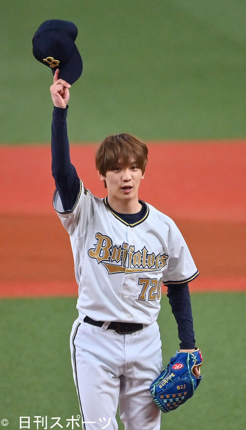 オリックス】なにわ男子・藤原丈一郎、山岡泰輔デザイングラブで始球式