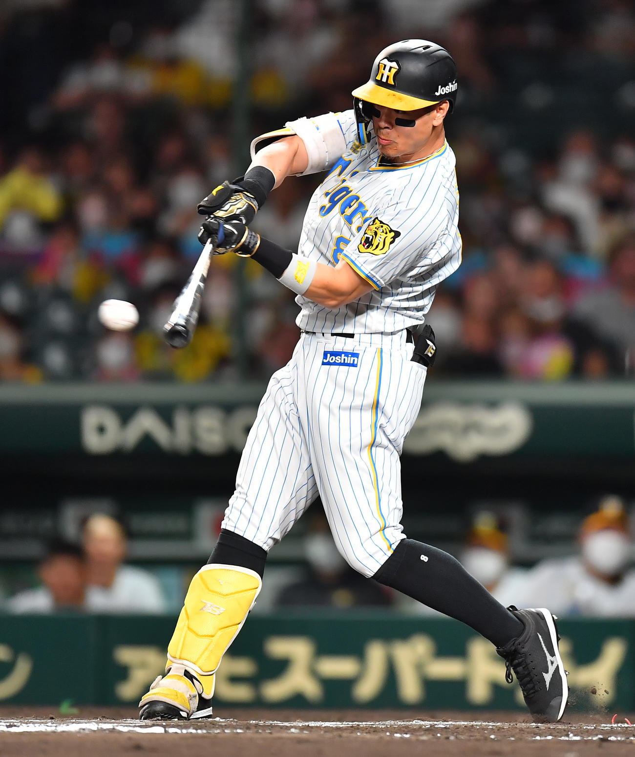 阪神】背番「8」を引き継ぐ佐藤輝明 貴重2点二塁打 先代福留から