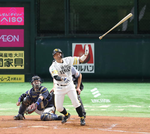 動画】このバット投げが見たかった！ソフトバンク嶺井博希、待望の移籍