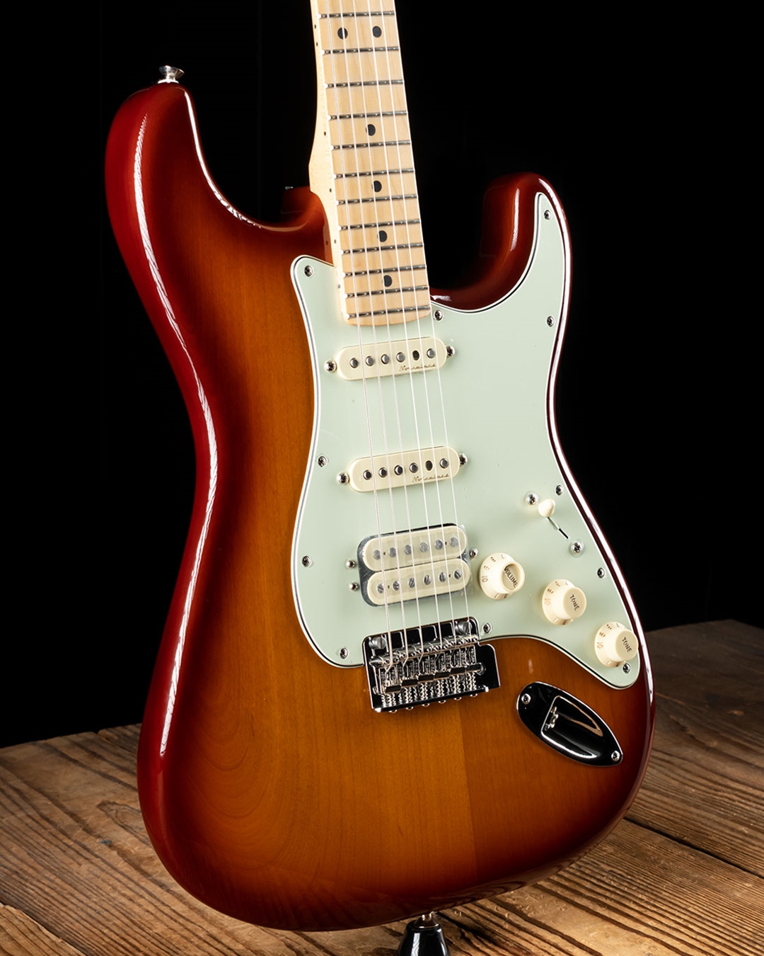 Fender Deluxe Stratocaster HSS - Tobacco Burst