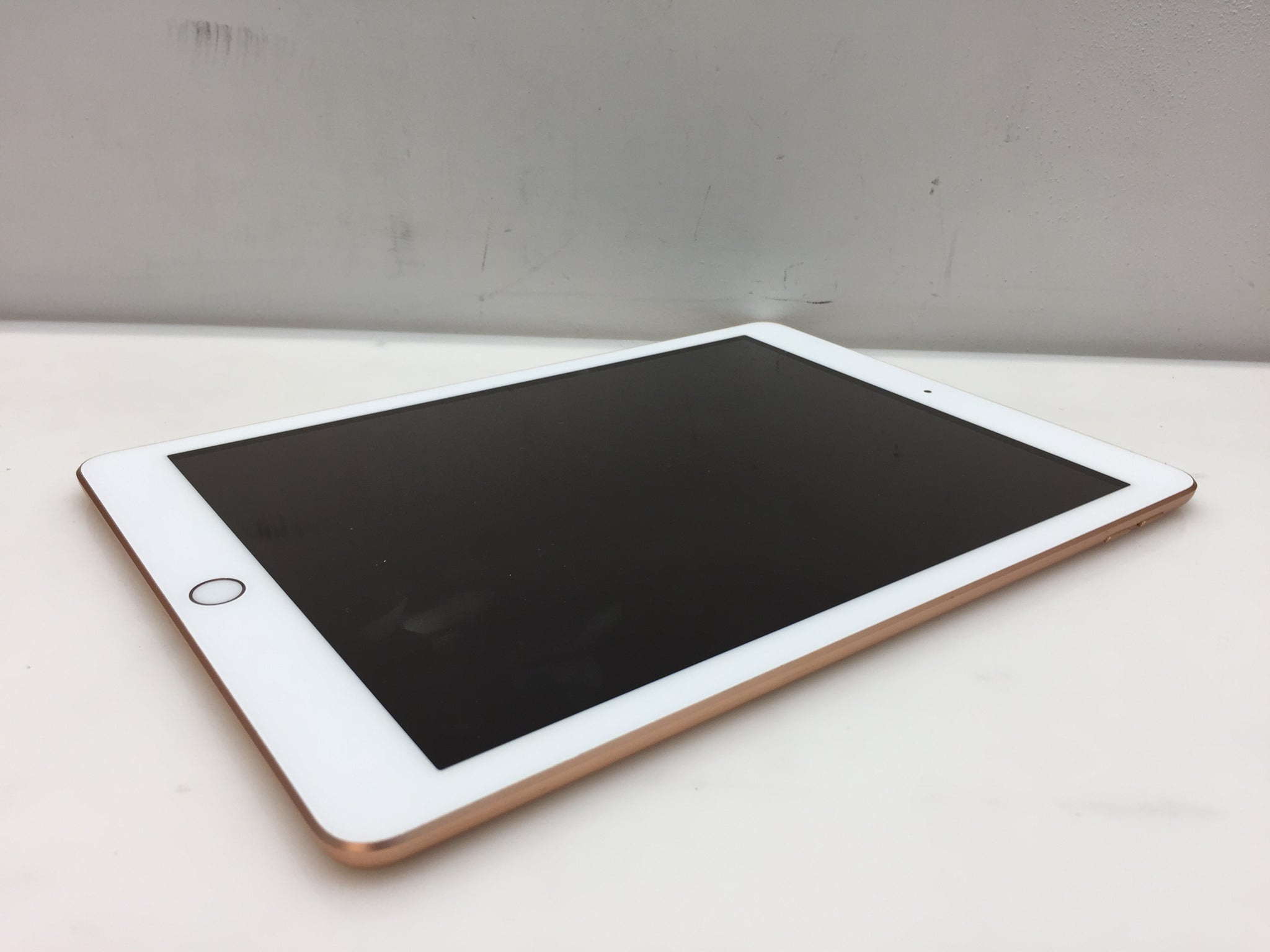 Apple iPad 6th Gen. 32GB Wi-Fi 9.7in MRJN2LL/A - Gold – NT