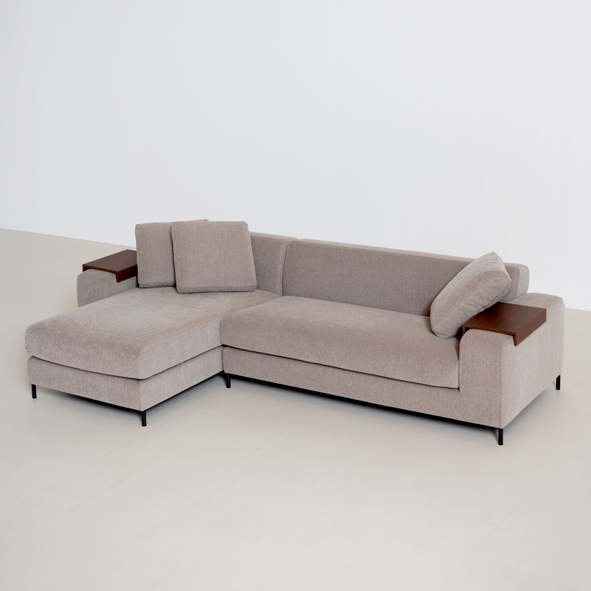 Decibel Traditional 3人掛けカウチソファセット」 製品詳細ページ