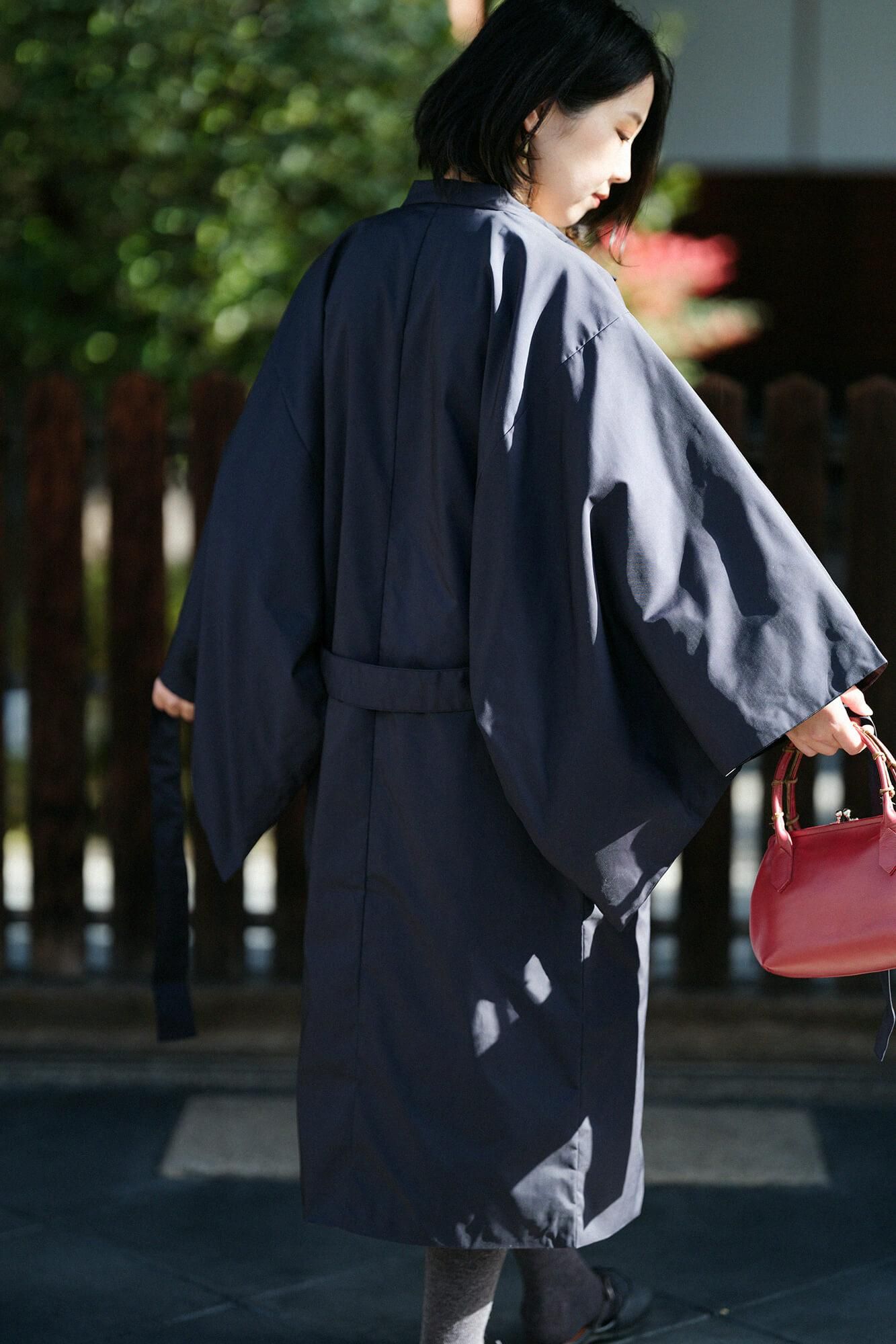 撥水織（はっすいおり） 円領外套（えんりょうがいとう）／黒紺（