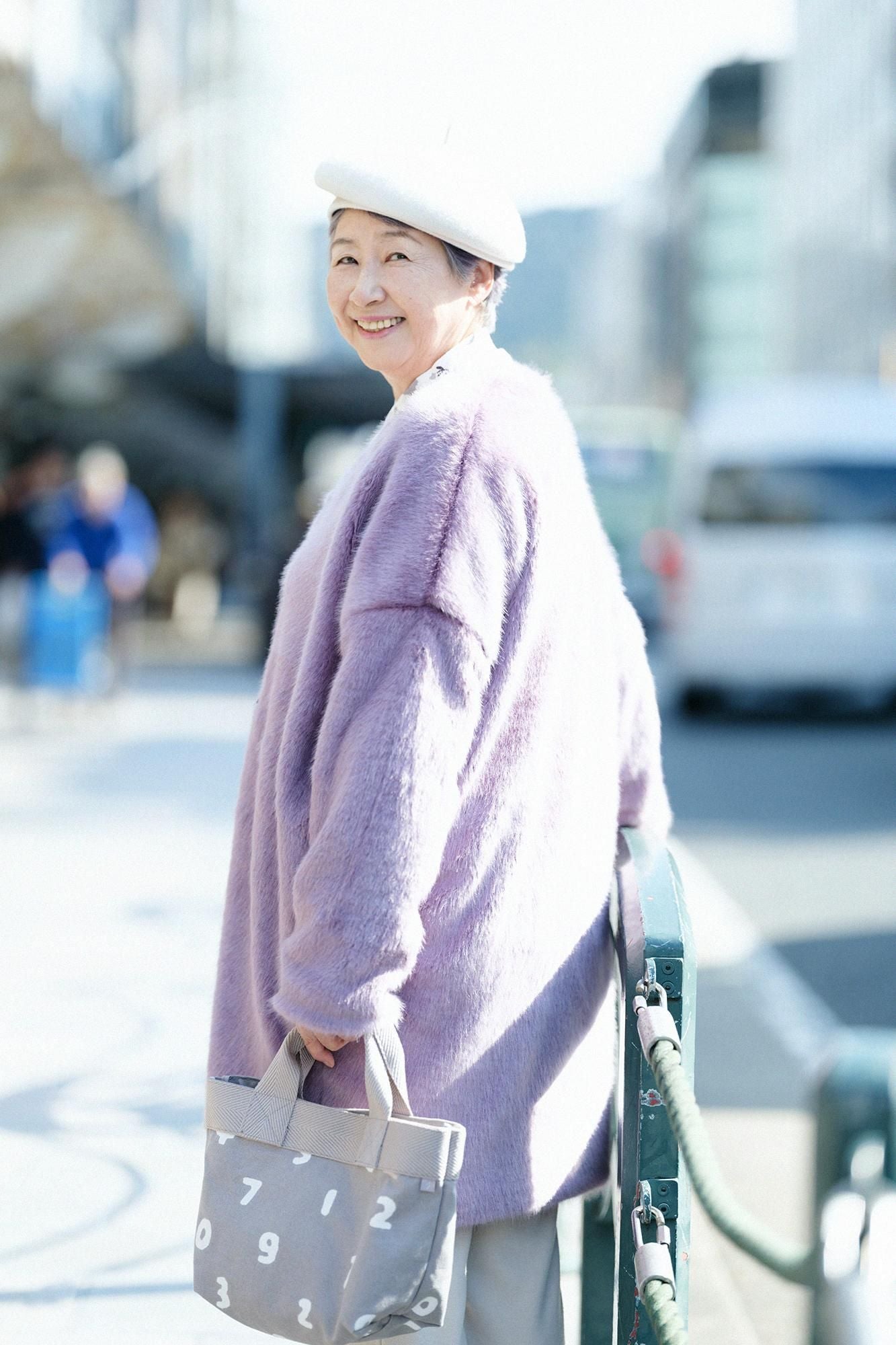 net限定】フェイクファー Vネック ライトチュニックコート／藤紫（ふじ