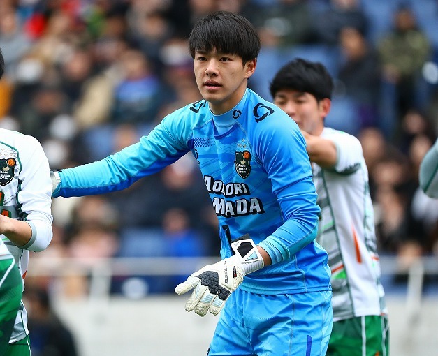 相手エースも頭を抱えるスーパープレー！ 青森山田守護神、佐藤史騎が