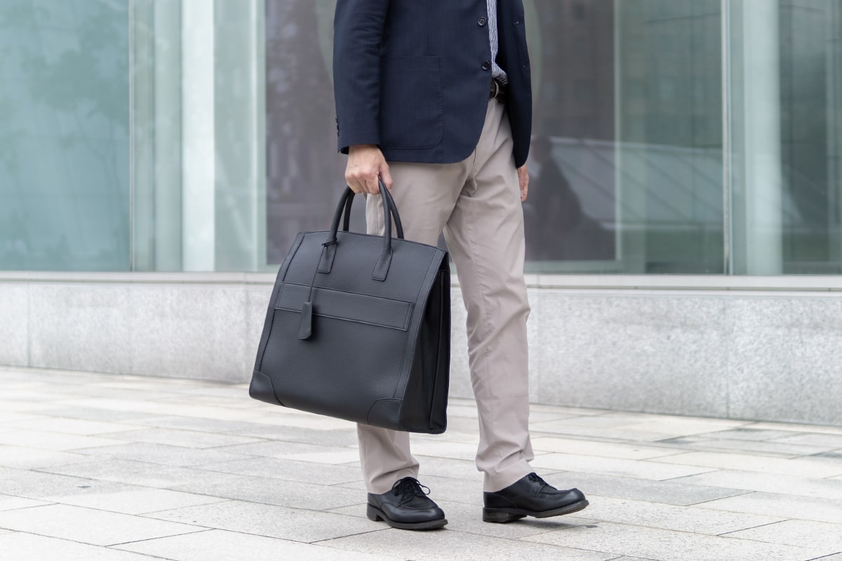 オンスタイルに品とオシャレを、最上級シュリンクレザーのレザートート