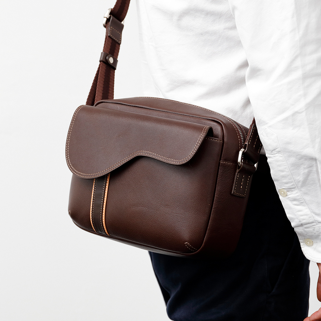 スリムなボディにサドルの曲線美 | ソメスサドル【日本の革鞄と馬具】