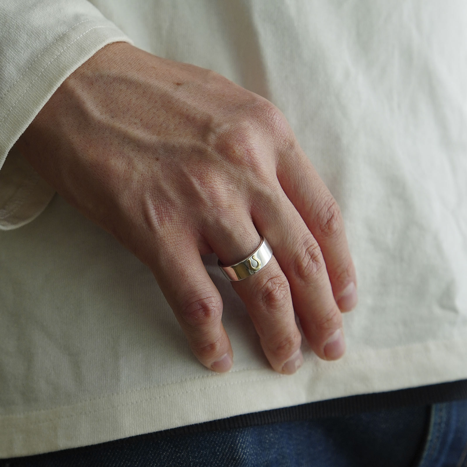 SYMPATHY OF SOUL（シンパシーオブソウル） Horseshoe Charm Ring Wide