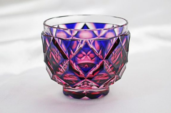 二重被せ 紅藤 猪口 | 薩摩切子のことなら薩摩びーどろ工芸