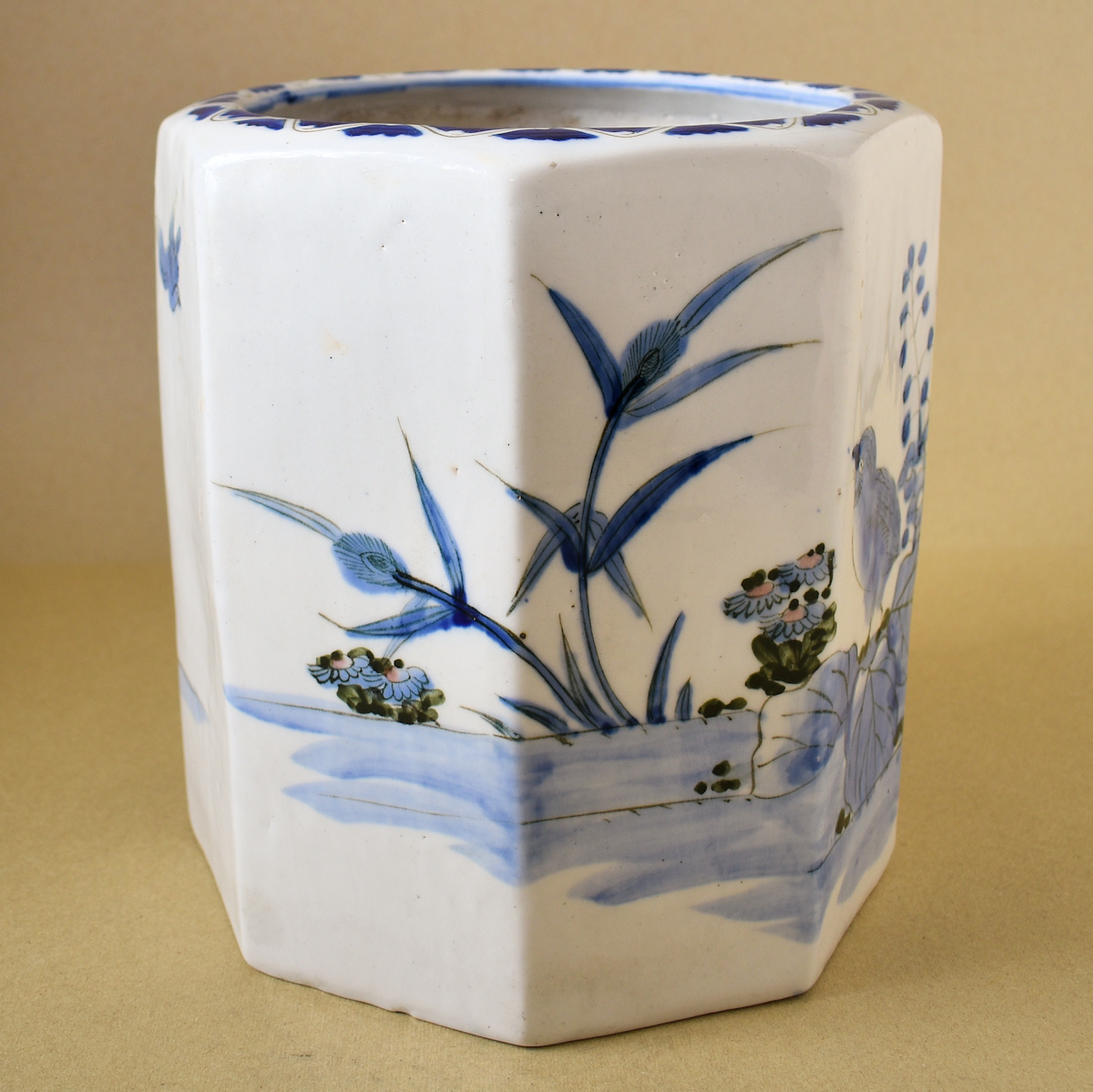 火鉢と炭道具の販売 骨董 斎明堂 / 染付花鳥文様八角火鉢