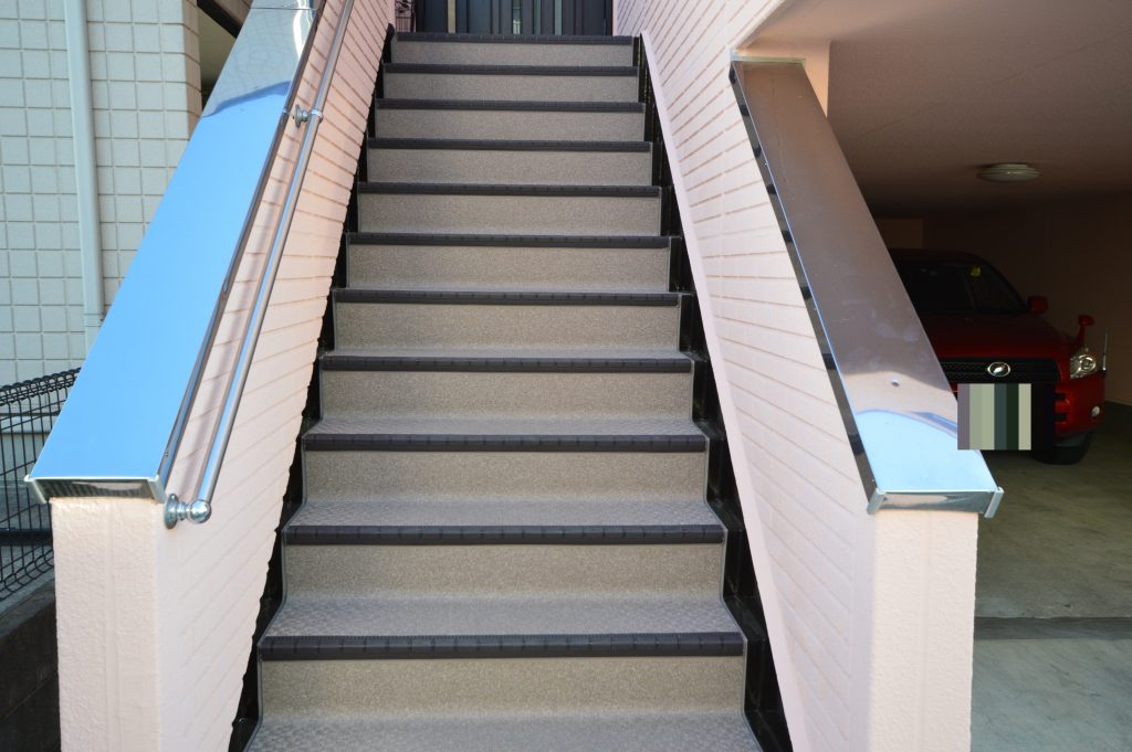 埼玉県さいたま市大宮区T様邸 タイル階段から長尺シートに 階段長尺