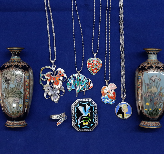 七宝焼 鳥桜文瓶 唐木台付 桐箱付 D R5643 七宝焼 鳥桜文瓶 唐木台付