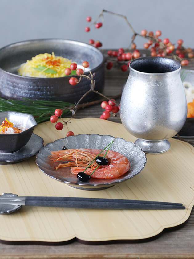 陶悦窯 菊4.5寸皿 黒柚子銀塗り