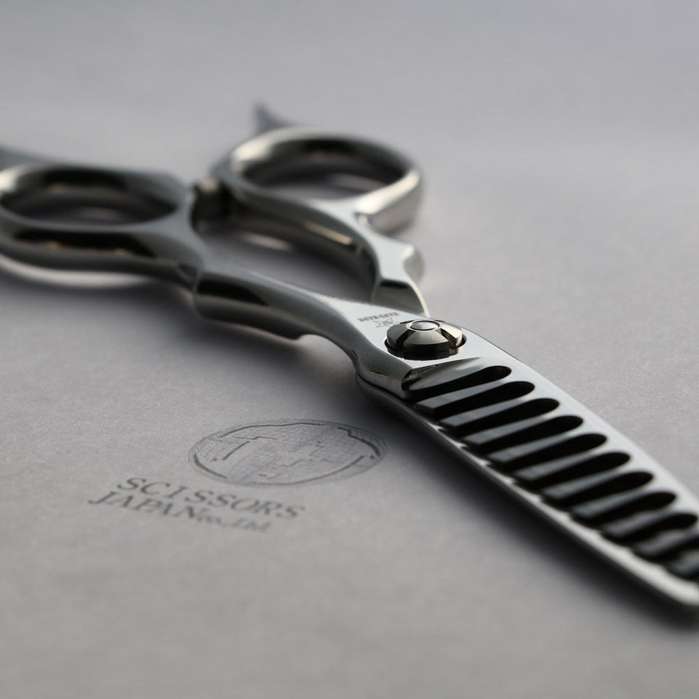 シザーズジャパン | 職人が手作業で造りあげるカットシザー、セニング