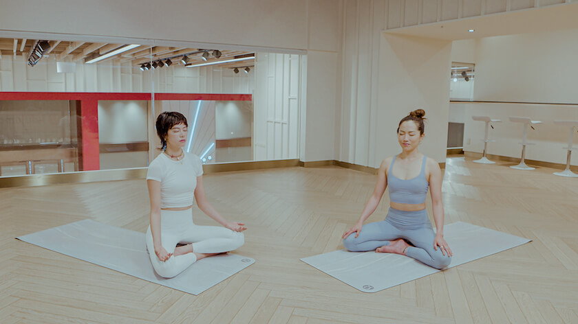 ルルレモン」が6月21日の国際ヨガデーを記念してヨガコンテンツを配信