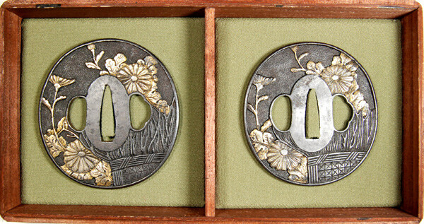 鍔 菊図 大小 (TU-08089)｜刀・日本刀の販売なら日本刀専門店の【銀座