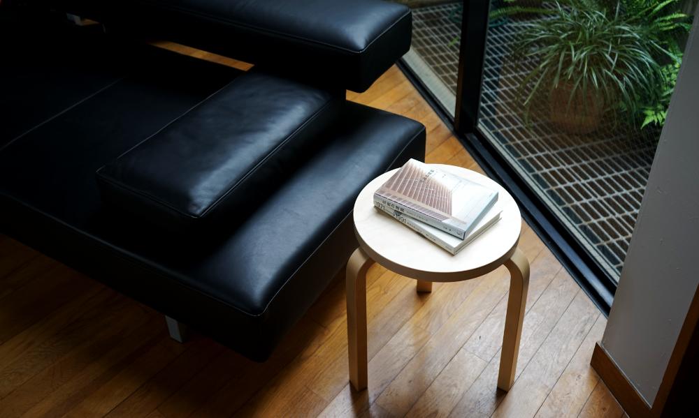 スツール60 ハニーステイン 組立て無料Artek（アルテック） | 公式通販