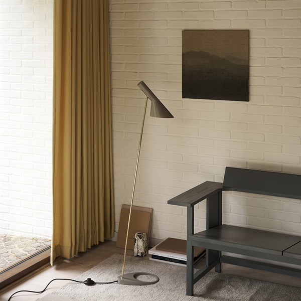 AJ フロアランプ / ブラック 真鍮ポリッシュLouis Poulsen（ルイス