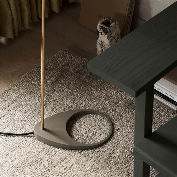 AJ フロアランプ / ブラック 真鍮ポリッシュLouis Poulsen（ルイス