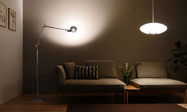 トロメオ フロアランプ / シルバーArtemide（アルテミデ） | 公式通販