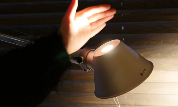 トロメオ フロアランプ / シルバーArtemide（アルテミデ） | 公式通販