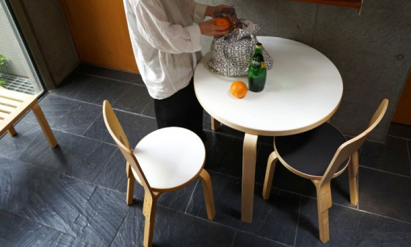 90Bテーブル φ75cm / ホワイトラミネートArtek（アルテック） | 公式