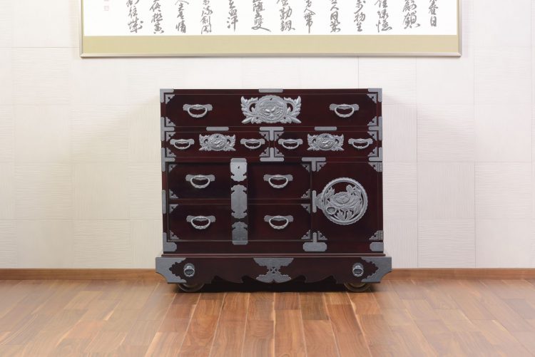 木地呂漆塗り | 仙台箪笥専門店 欅（けやき）産業株式会社