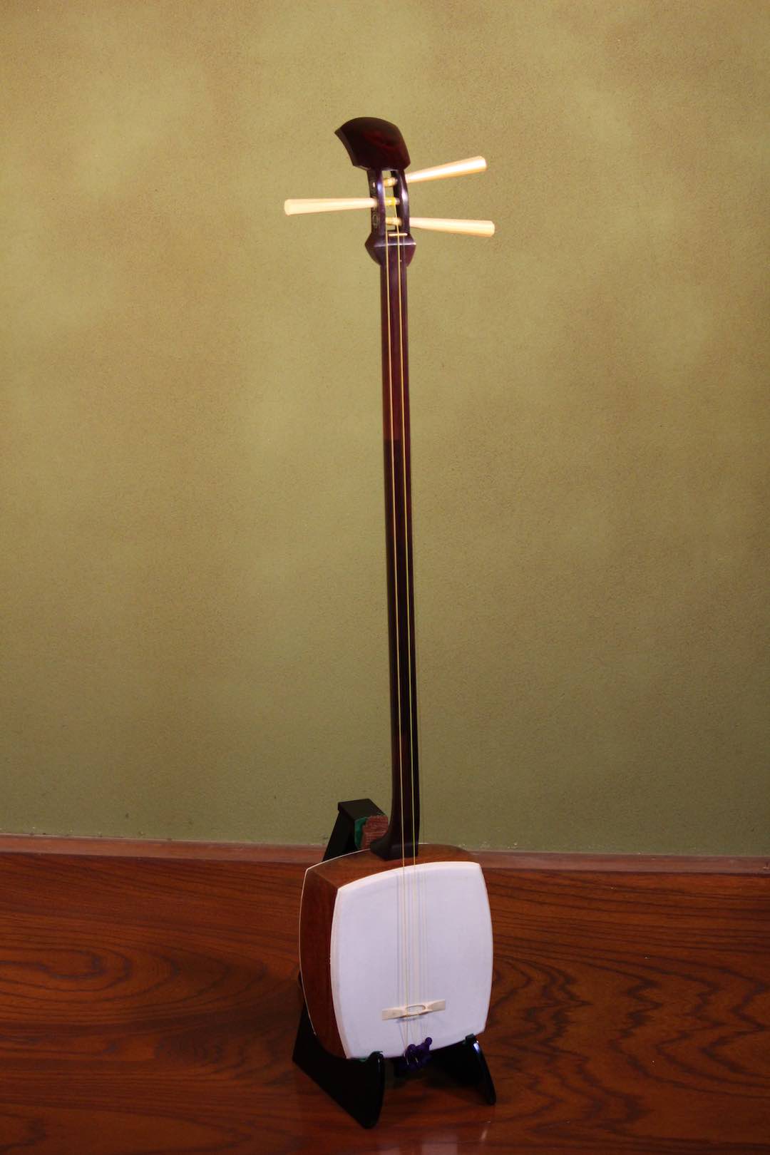 修復した100年前の三味線｜戦前・大正期の手仕事と、今に残る存在感