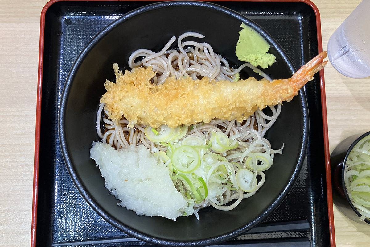 箱根そばで朝以外も軽め「海老天そばライト」4/16から期間限定発売