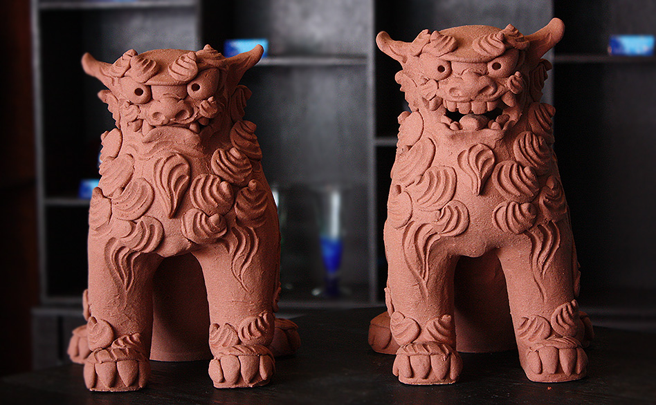 立正面赤焼きシーサー H25 作宮城勝人