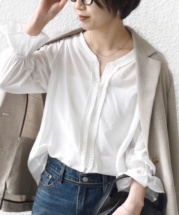 予約》〈手洗い可能〉綿 シルク Vネック フリル タック ブラウス