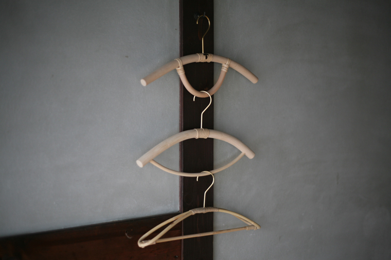 ツルヤ商店 - 籐ハンガー 全国送料無料 | 職人.com