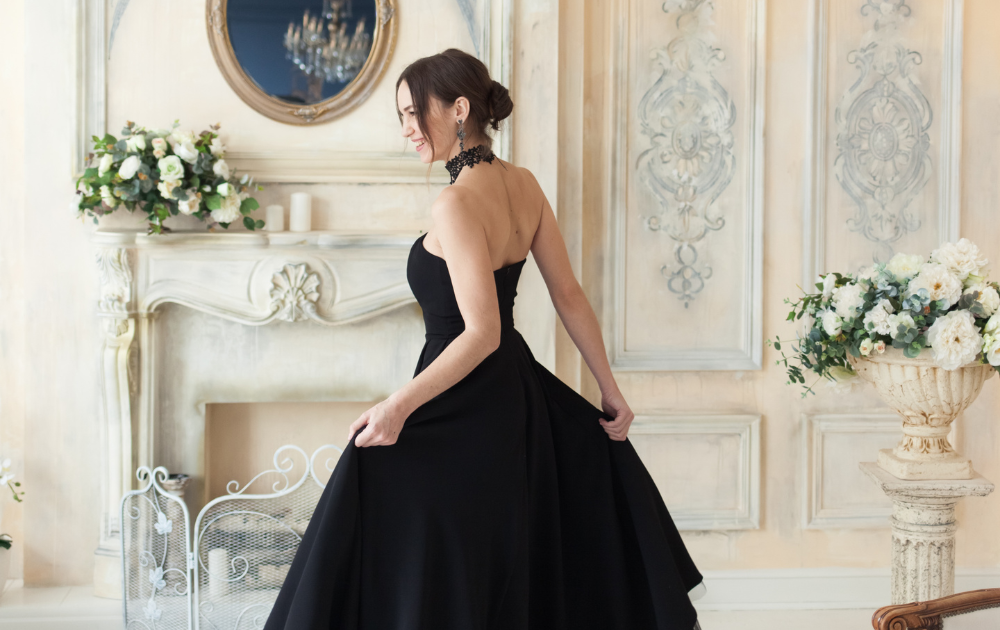2024年ウェディングトレンド】黒のカラードレスはアリなのか