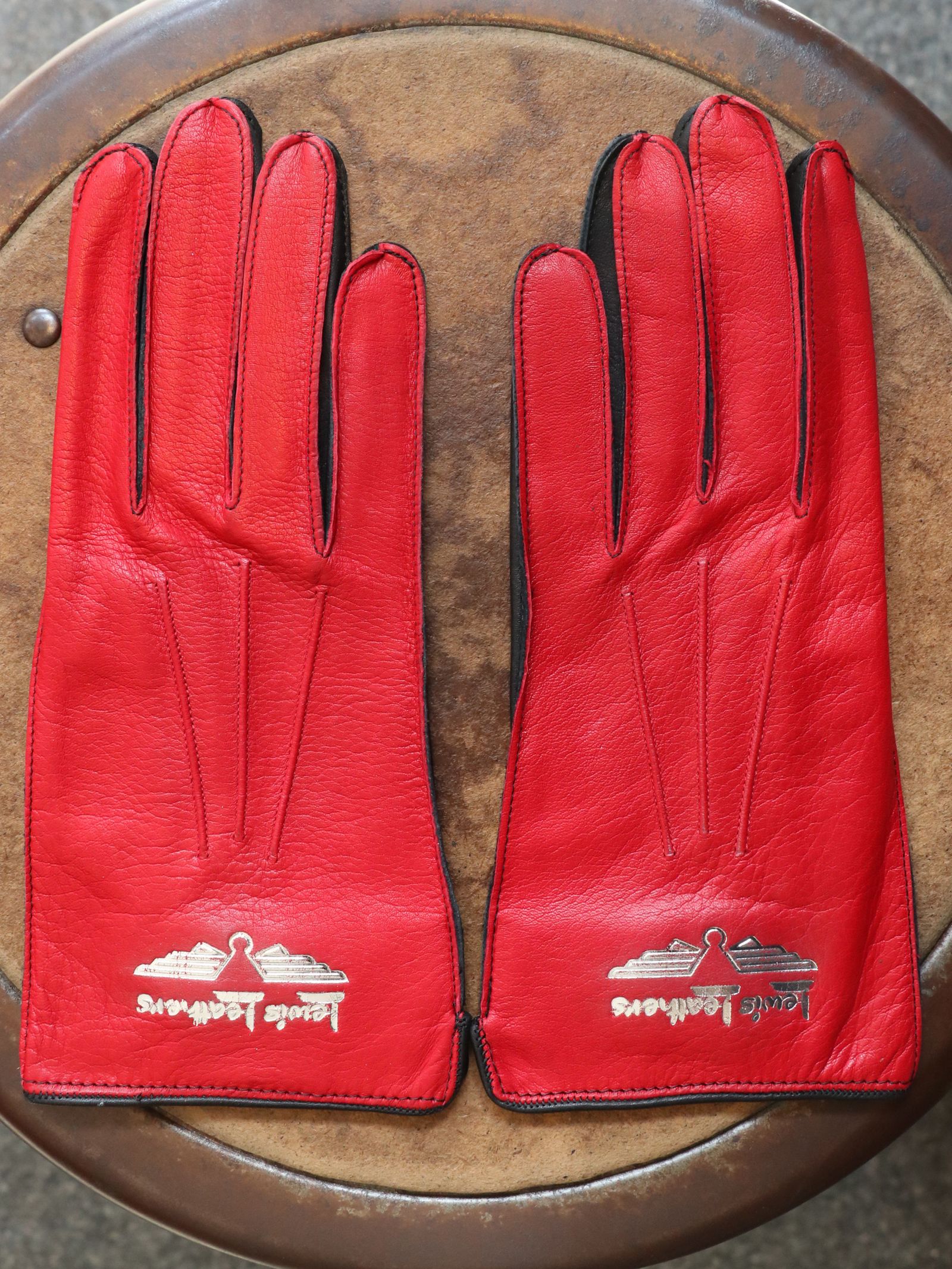Lewis Leathers - No.810 STRAP GLOVES (RED) | SKANDA