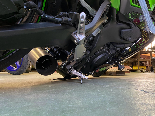 Ninja ZX-25R | 忠さんが陣頭指揮をとってマフラーを開発していく実際