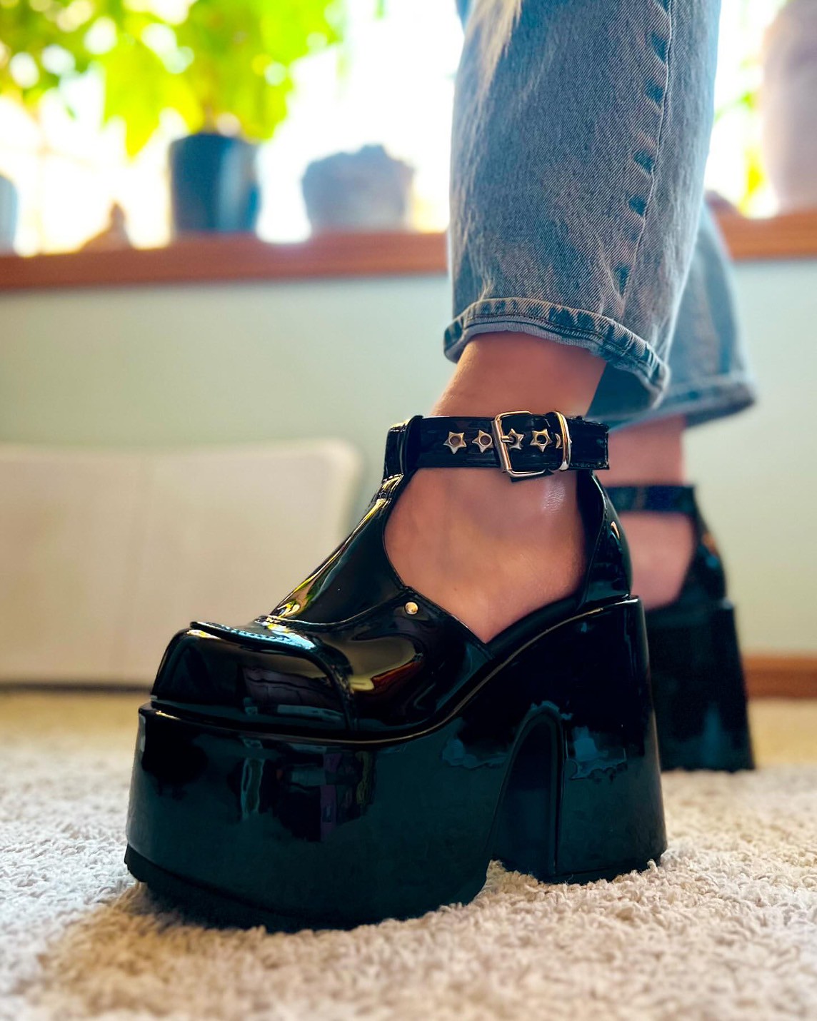 取り寄せ]CAMEL-103 / エナメル/厚底ブーツサンダル【DEMONIA