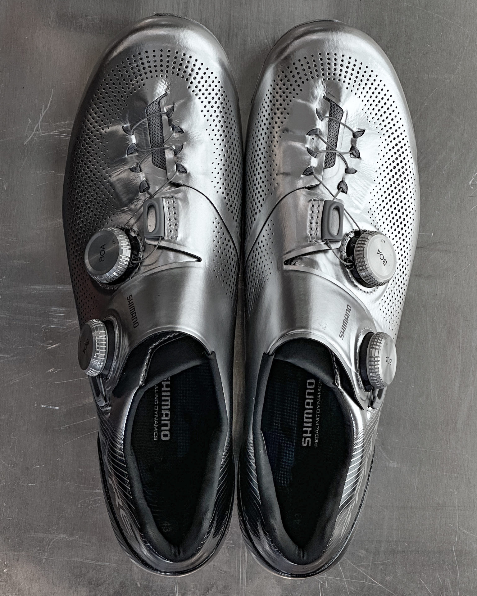 SHIMANOフラッグシップシューズ「S-PHYRE RC9」にシルバーの限定カラー