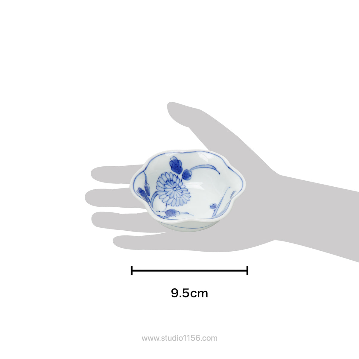 波佐見焼 染付 菊割図 花型小鉢(小) 9.5cm 高山陶器 - Studio1156