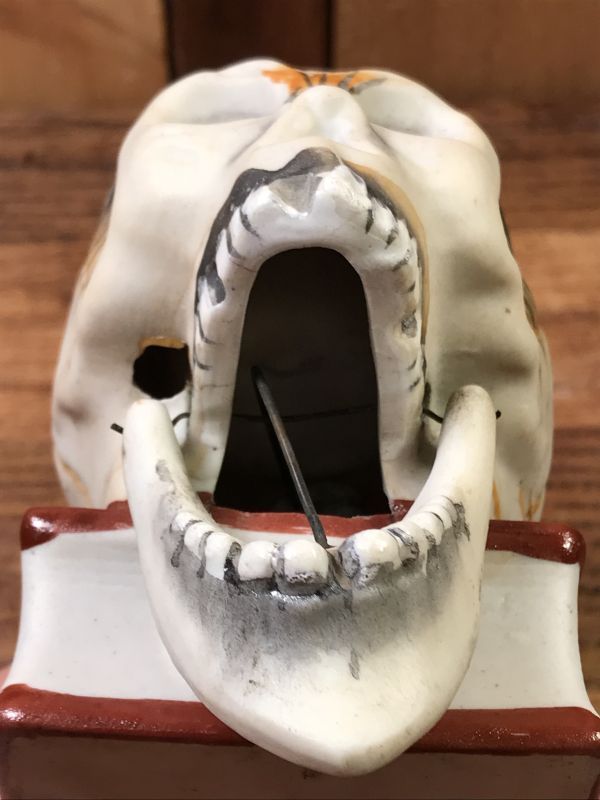 Skull On Book Ceramic Nodder Match Holder スカルオンブック