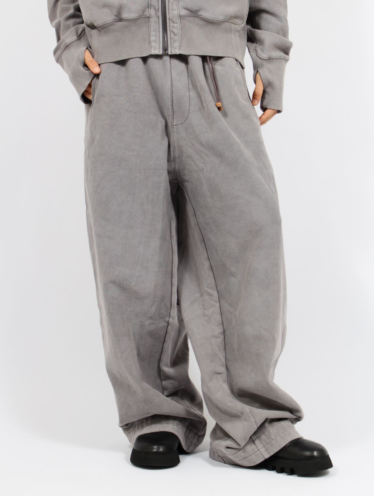 JIAN YE - 【25AW】25 スウェット パンツ / 25 PANTS / グレー | STORY